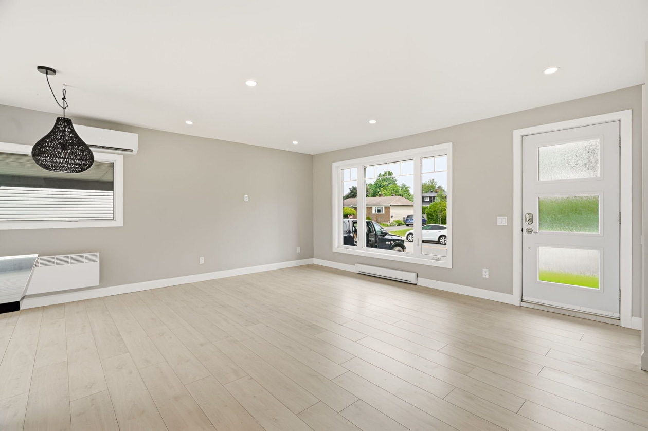 Salon — 1648, Rue St-Olivier, L'Ancienne-Lorette, G2E2P1, L'Ancienne-Lorette