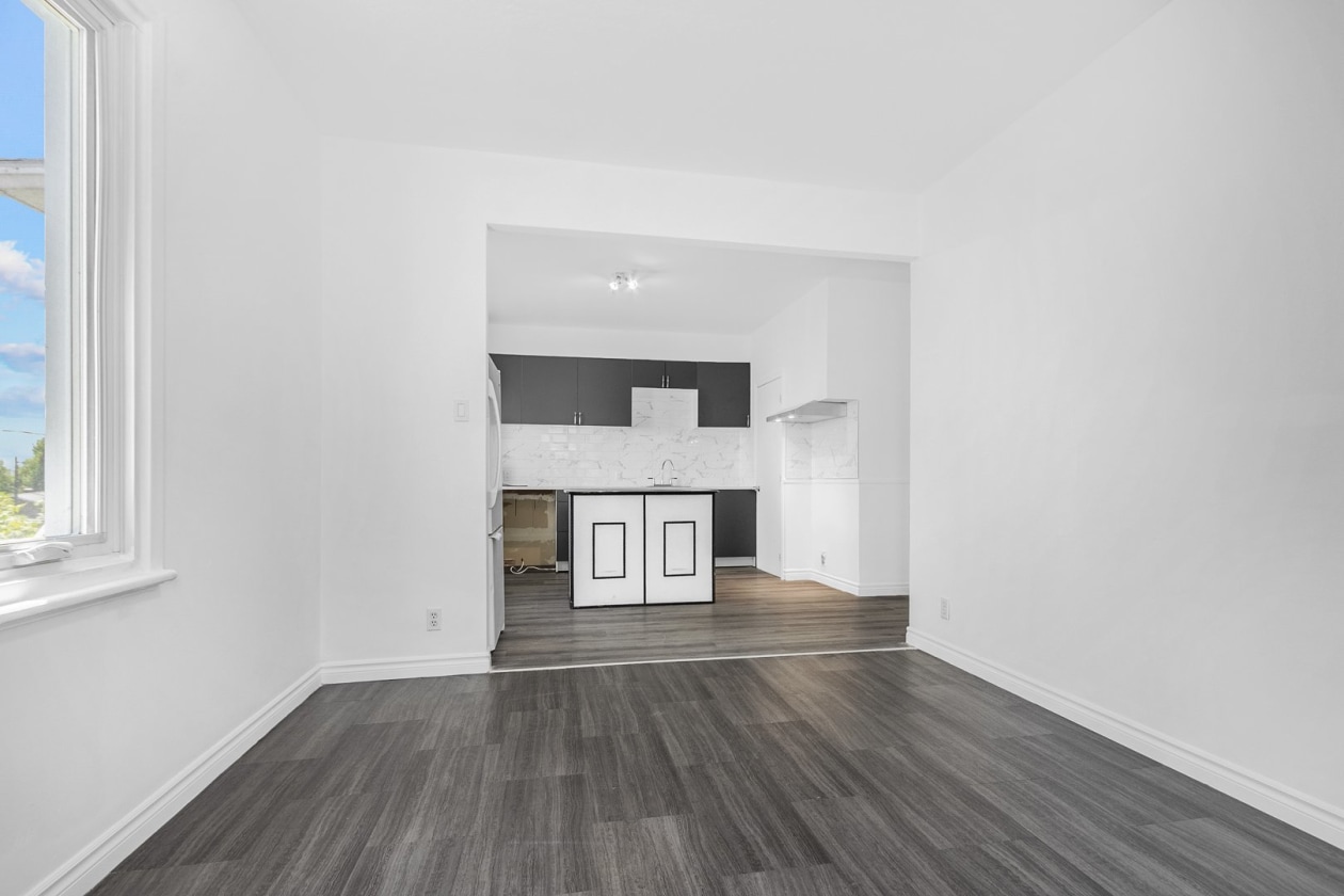 Salon — 938, Boul. Louis-XIV, Québec (Charlesbourg ), G1H7G4, Québec (Charlesbourg )
