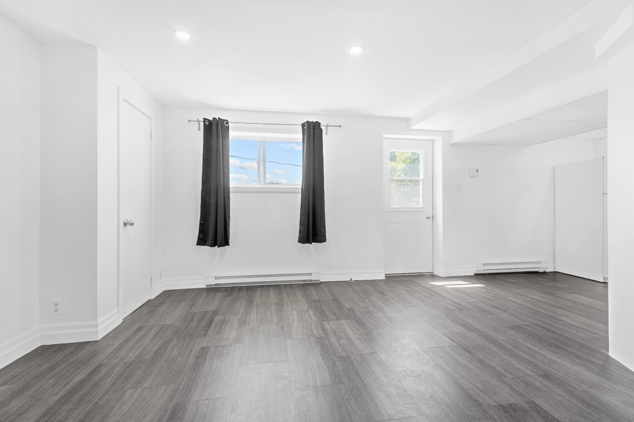 Salon — 938, Boul. Louis-XIV, Québec (Charlesbourg ), G1H7G4, Québec (Charlesbourg )