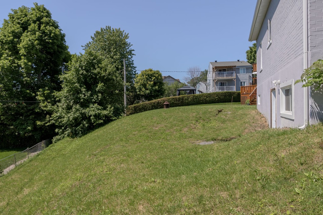 Cour — 938, Boul. Louis-XIV, Québec (Charlesbourg ), G1H7G4, Québec (Charlesbourg )