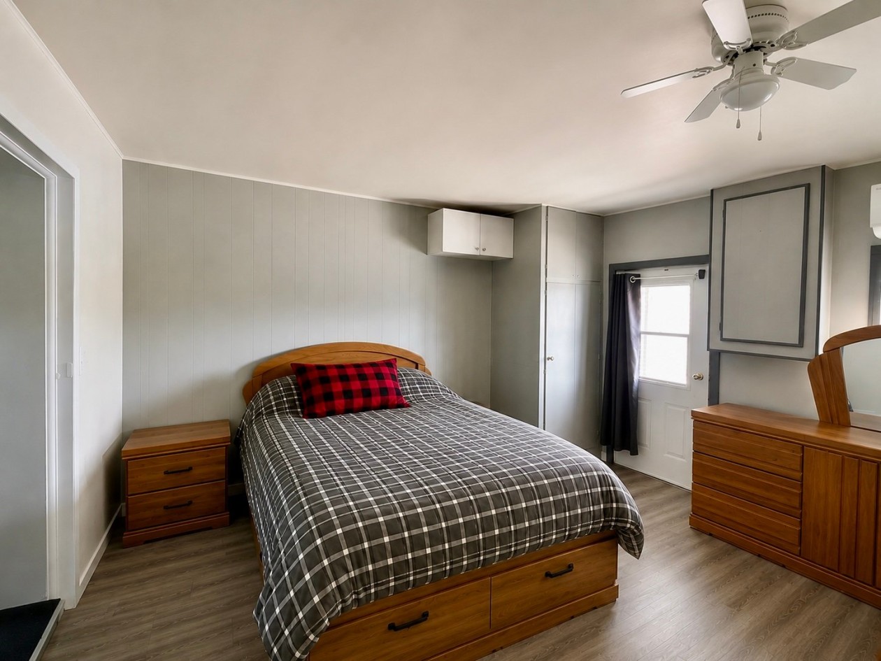 Salon — 2389, Rue Oscar, Sainte-Julienne, J0K2T0, Sainte-Julienne