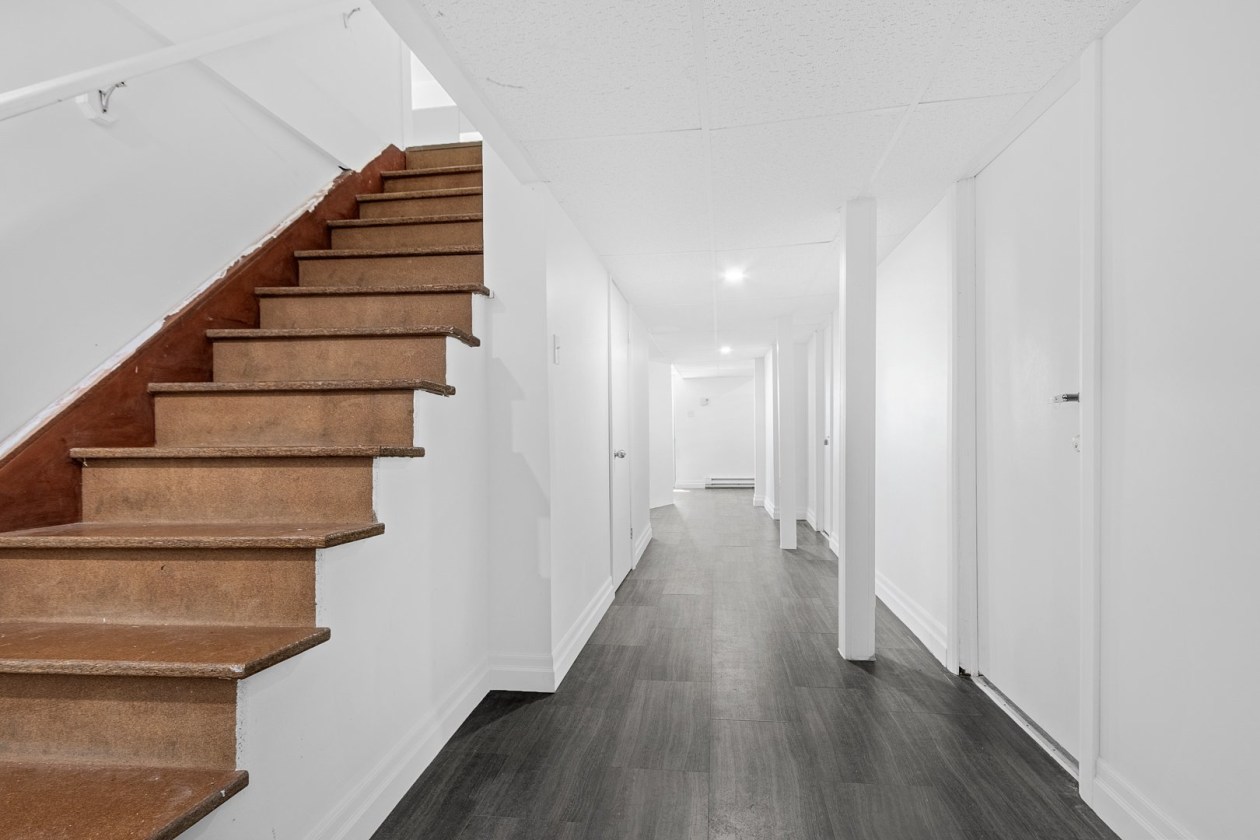 Escalier — 938, Boul. Louis-XIV, Québec (Charlesbourg ), G1H7G4, Québec (Charlesbourg )