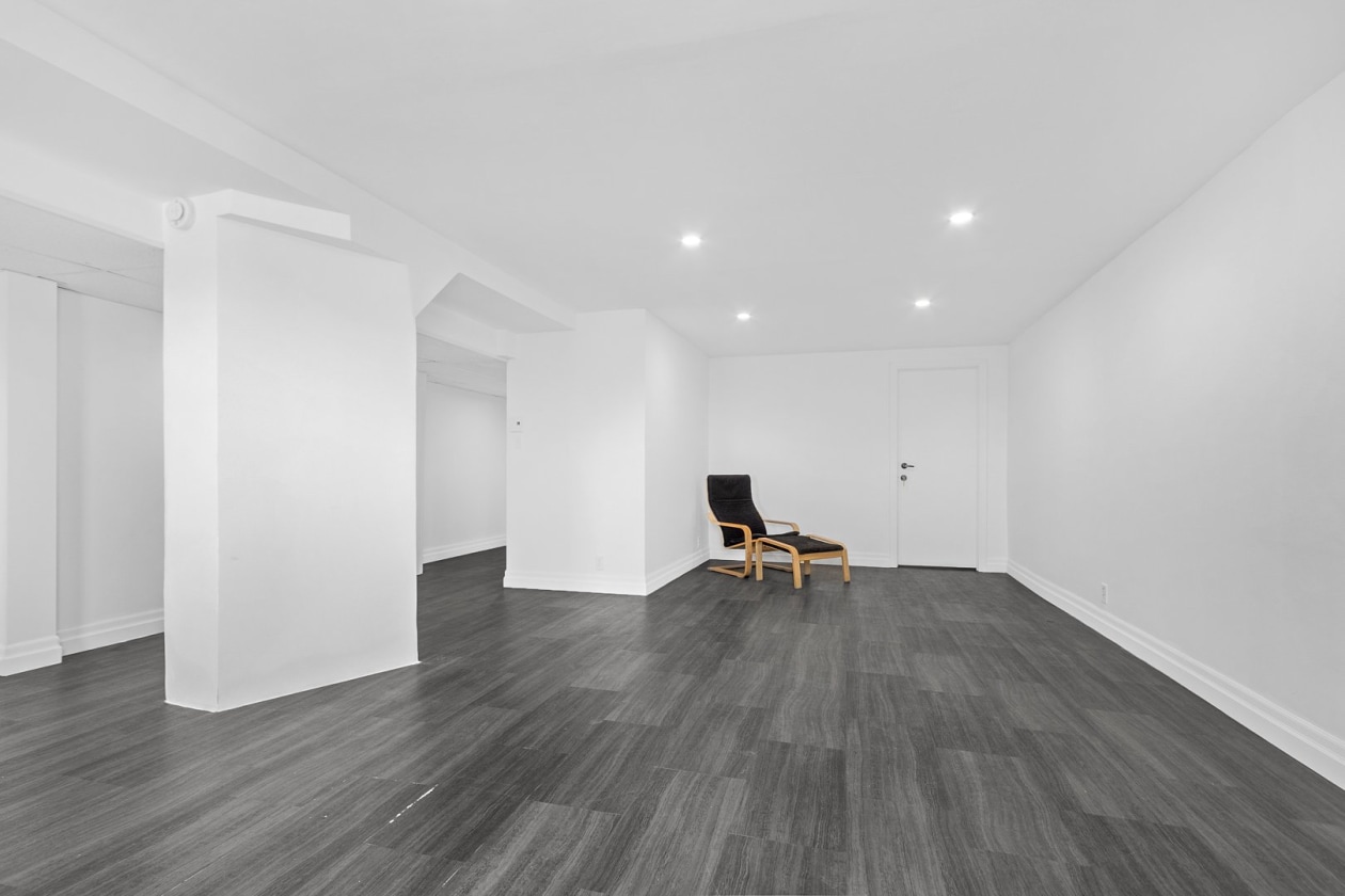 Salon — 938, Boul. Louis-XIV, Québec (Charlesbourg ), G1H7G4, Québec (Charlesbourg )