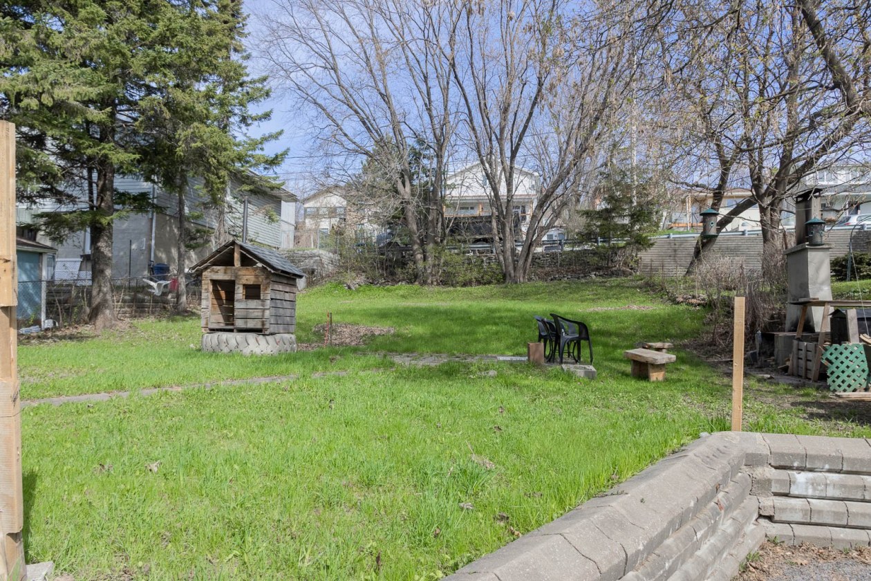 Cour — 129 - 131, 58e Rue E., Québec (Charlesbourg ), G1H2E7, Québec (Charlesbourg )