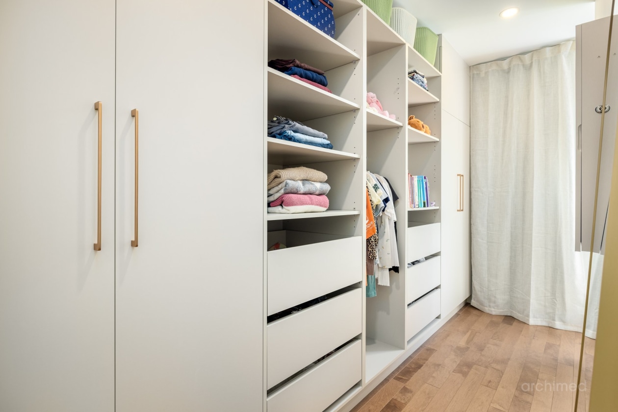 Penderie — 430, Rue des Pins, Saint-Bruno-de-Montarville, J3V2S5, Saint-Bruno-de-Montarville