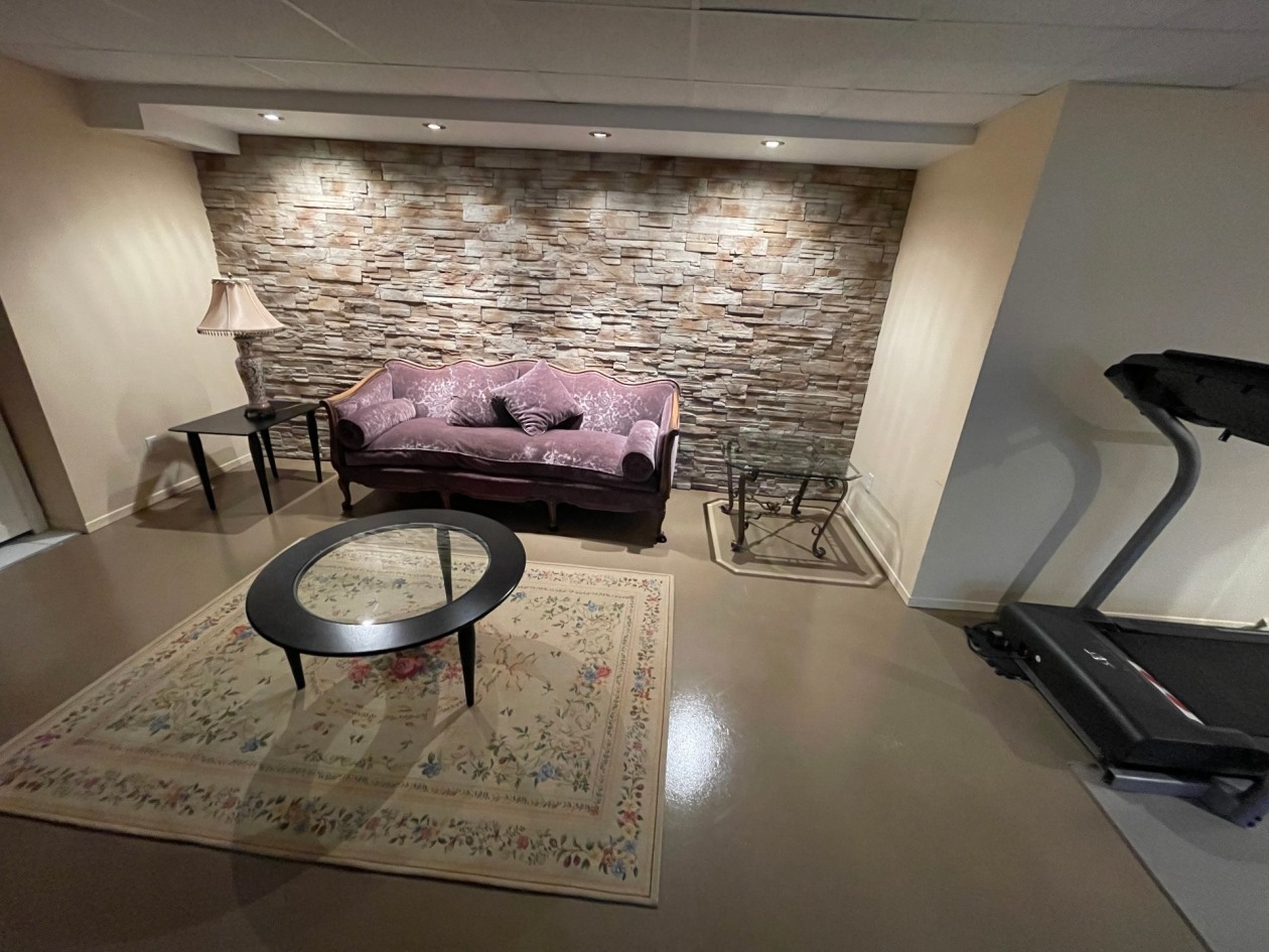 Salle familiale — 983, Boul. de l'Anse, Roberval, G8H2N1, Roberval