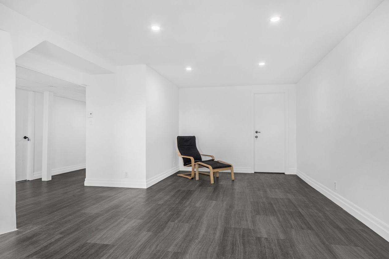 Salon — 938, Boul. Louis-XIV, Québec (Charlesbourg ), G1H7G4, Québec (Charlesbourg )
