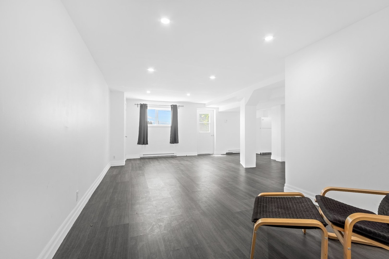 Salon — 938, Boul. Louis-XIV, Québec (Charlesbourg ), G1H7G4, Québec (Charlesbourg )
