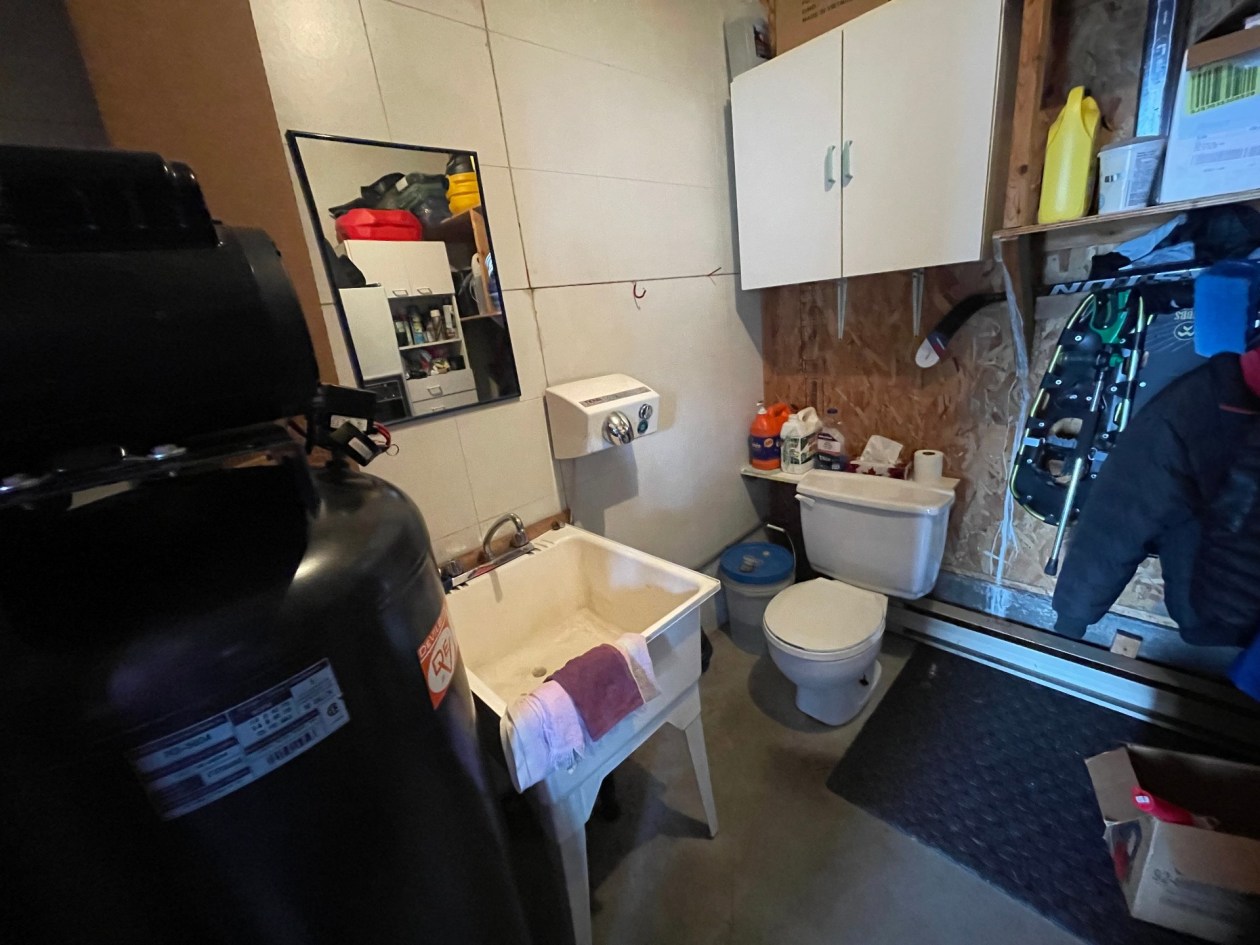 Garage — 983, Boul. de l'Anse, Roberval, G8H2N1, Roberval