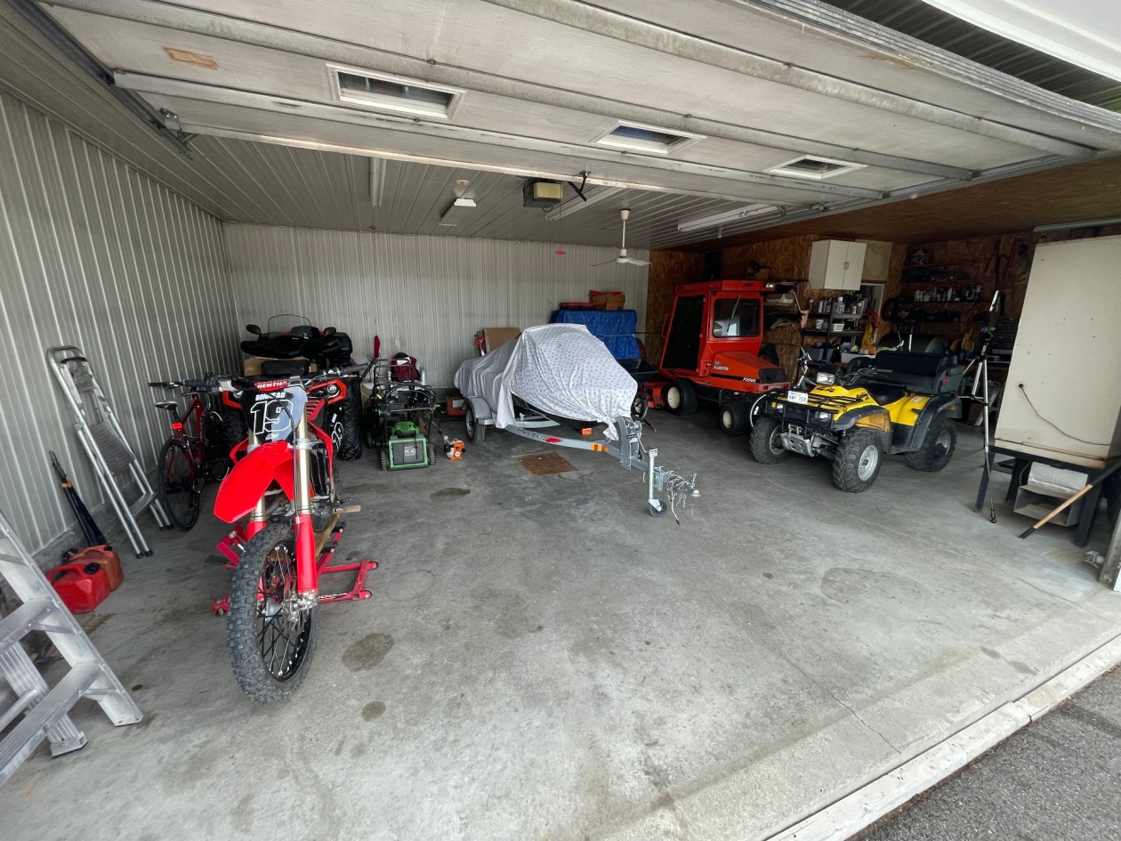 Garage — 983, Boul. de l'Anse, Roberval, G8H2N1, Roberval