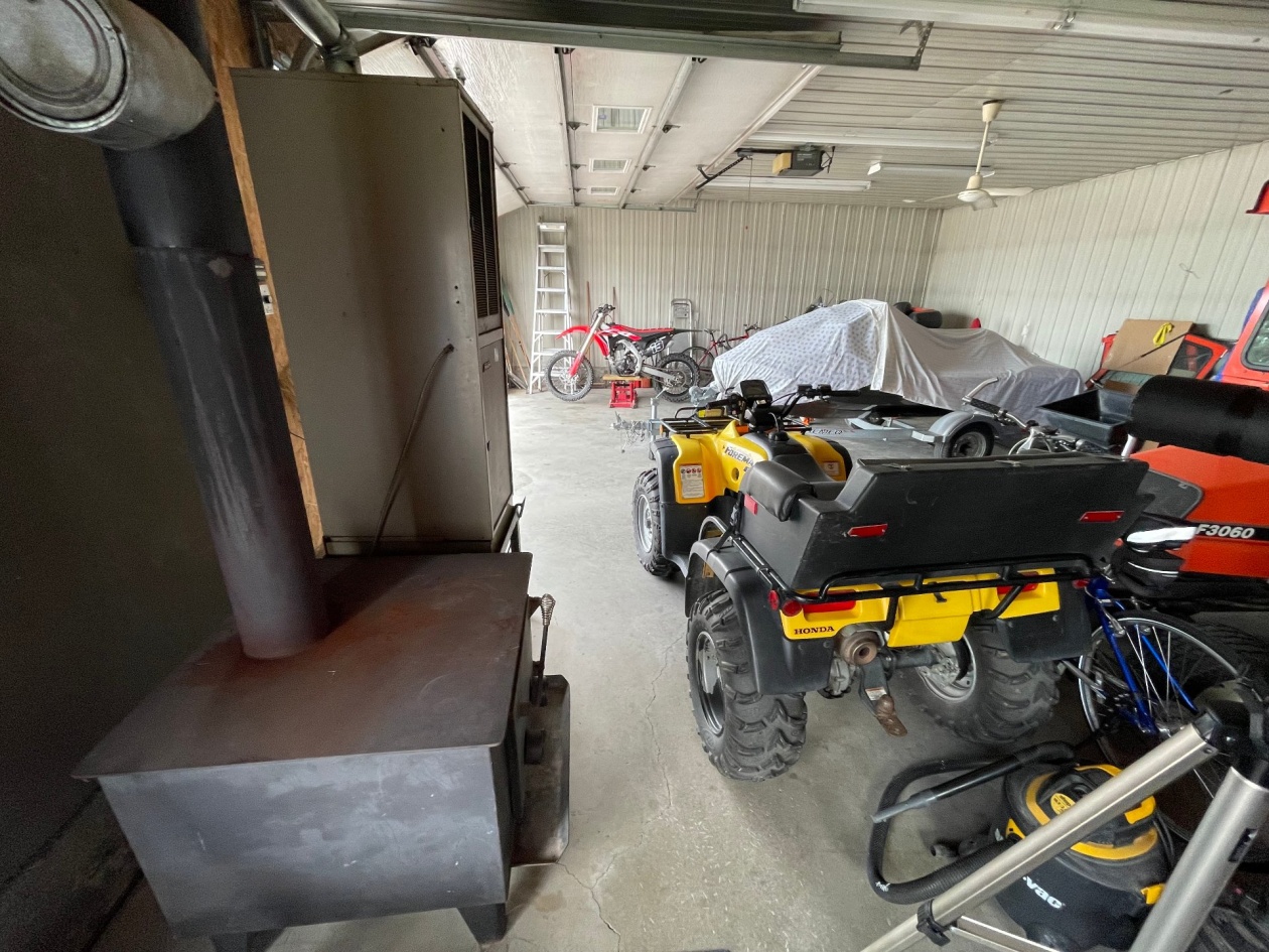 Garage — 983, Boul. de l'Anse, Roberval, G8H2N1, Roberval