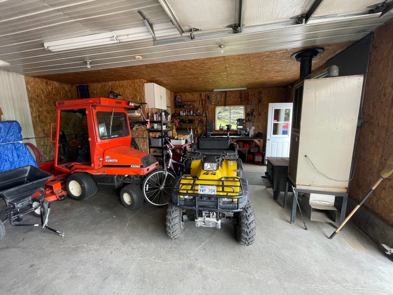 Garage — 983, Boul. de l'Anse, Roberval, G8H2N1, Roberval