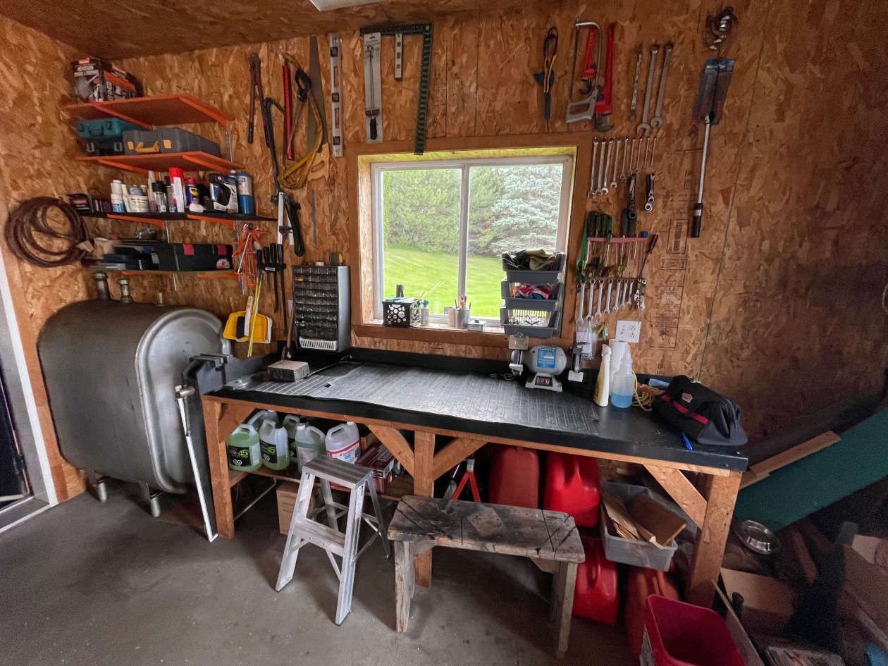 Garage — 983, Boul. de l'Anse, Roberval, G8H2N1, Roberval