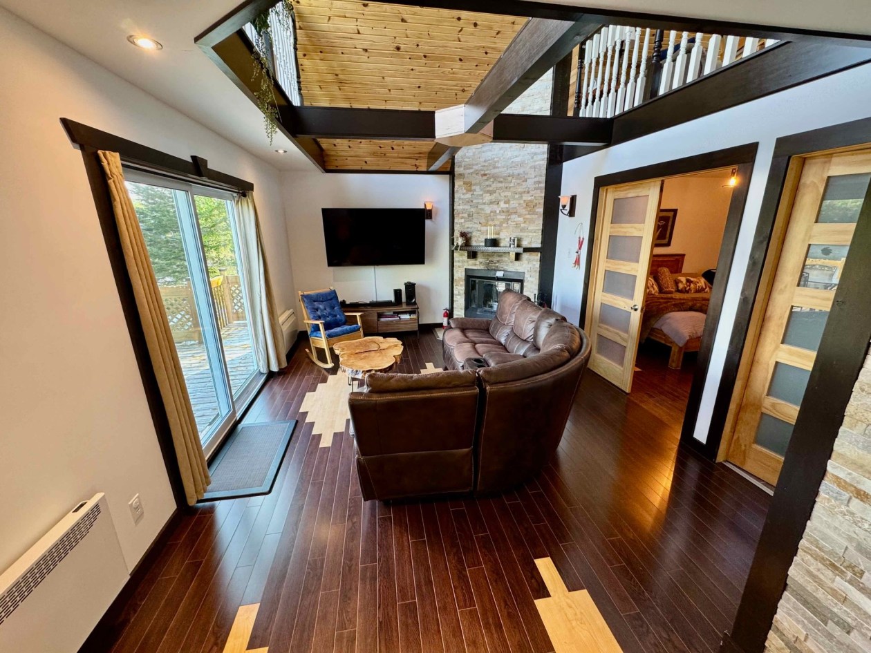 Salon — 310, Ch. aux Quatre-Vents, Amqui, G5J1A7, Amqui