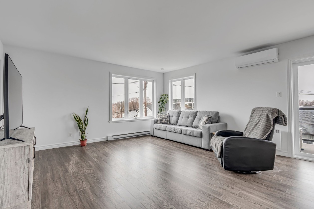 Salon — 1431, Rue St-Jacques, C, L'Ancienne-Lorette, G2E3G8, L'Ancienne-Lorette