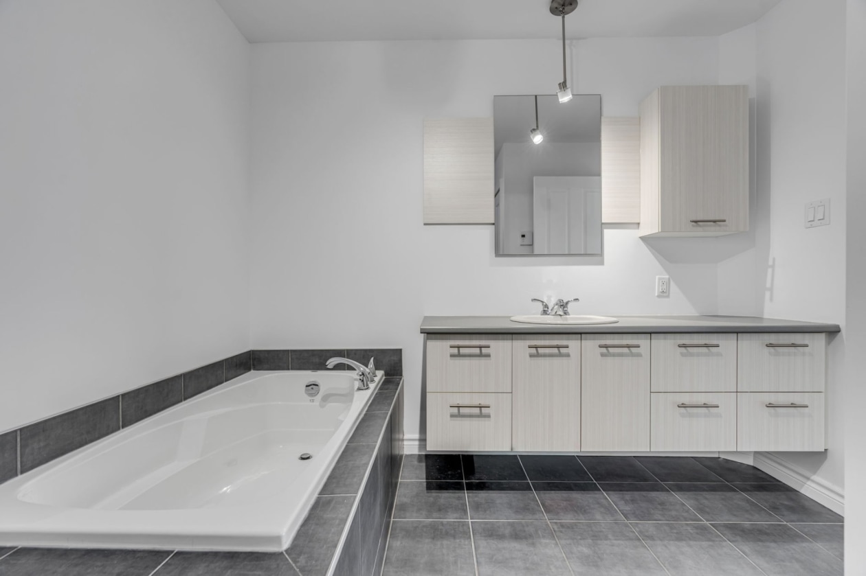 Salle de bains — 1431, Rue St-Jacques, C, L'Ancienne-Lorette, G2E3G8, L'Ancienne-Lorette