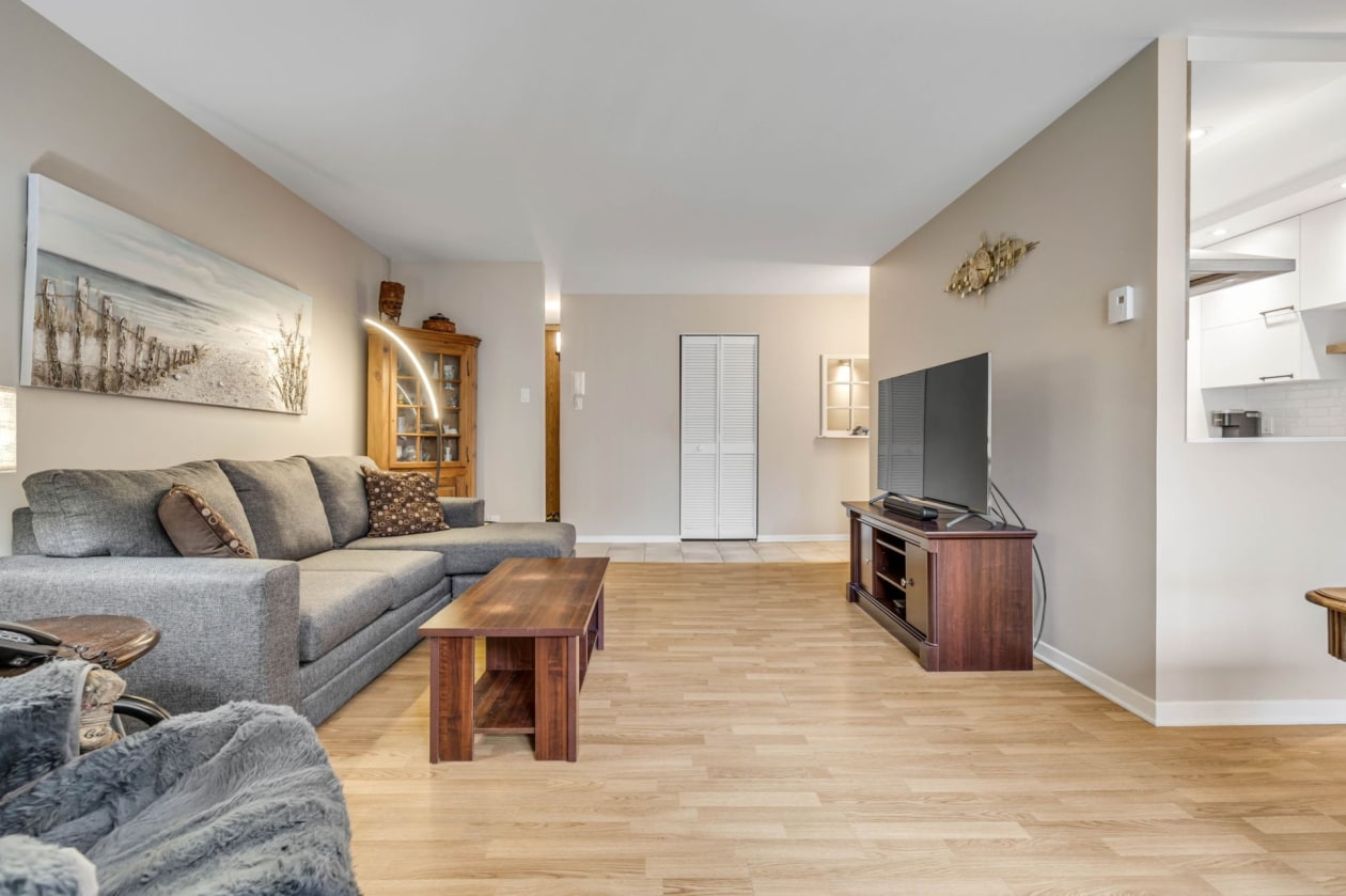 Salon — 425, Rue des Embarcations, 212, Québec (La Cité-Limoilou), G1K8S6, Québec (La Cité-Limoilou)