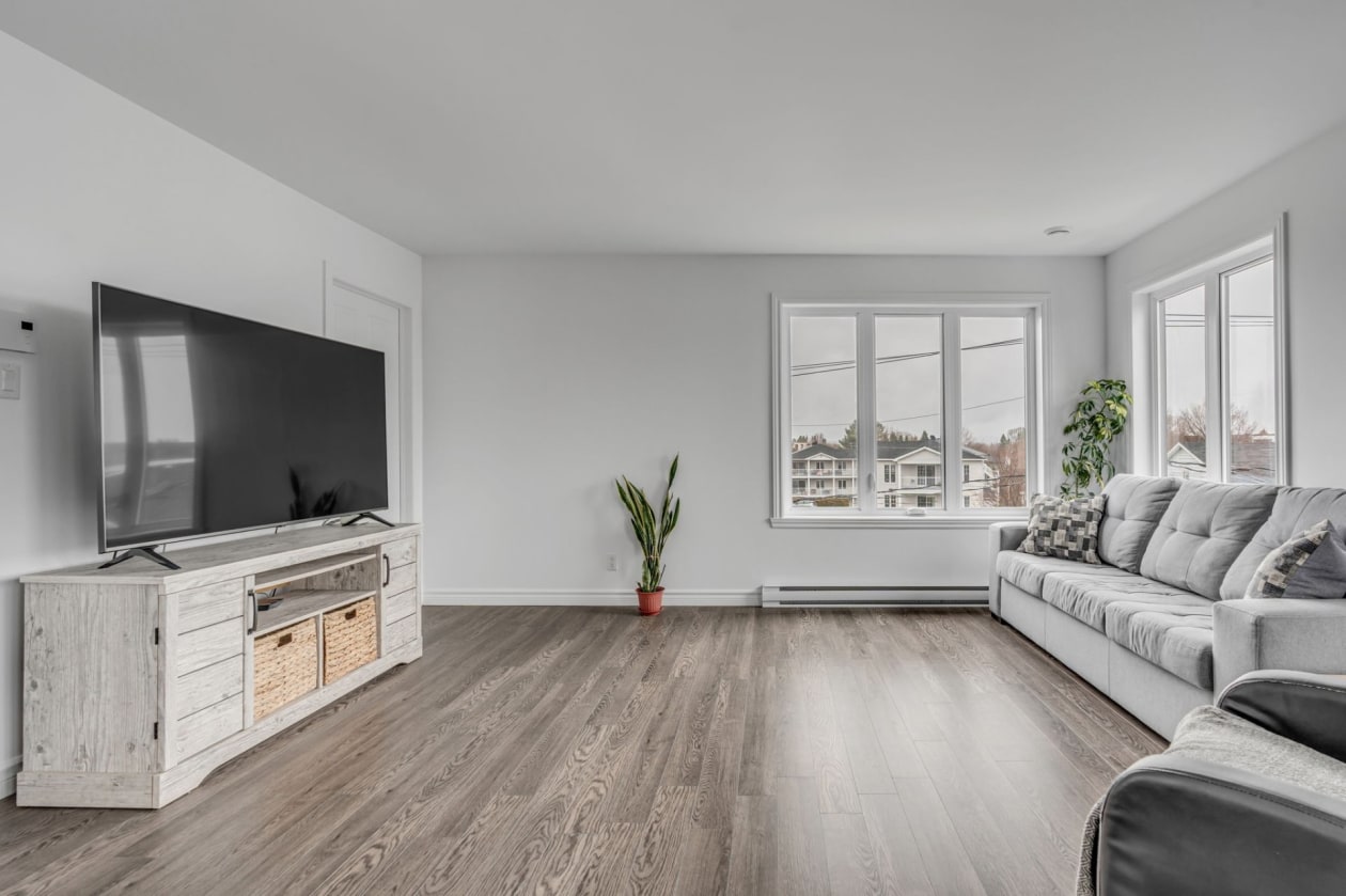 Salon — 1431, Rue St-Jacques, C, L'Ancienne-Lorette, G2E3G8, L'Ancienne-Lorette