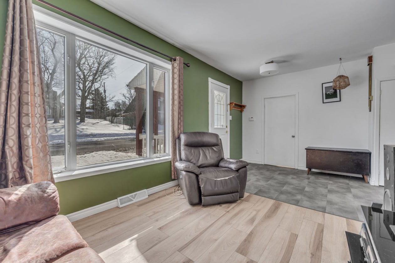Salon — 5221, Rue St-Georges, Lévis (Desjardins), G6V4P1, Lévis (Desjardins)