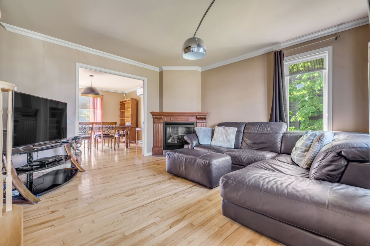 Salon — 452, Rue des Artisans, Saint-Augustin-de-Desmaures, G3A2X8, Saint-Augustin-de-Desmaures