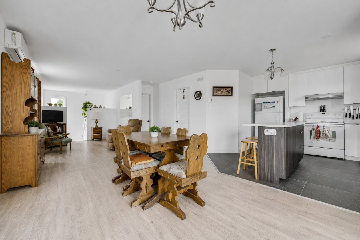 Salle à manger — 298, Rue Desrochers, Sainte-Croix, G0S2H0, Sainte-Croix