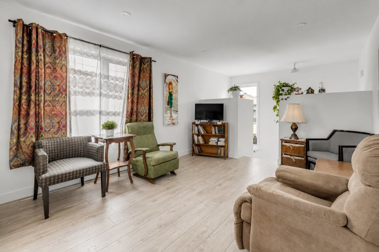 Salon — 298, Rue Desrochers, Sainte-Croix, G0S2H0, Sainte-Croix