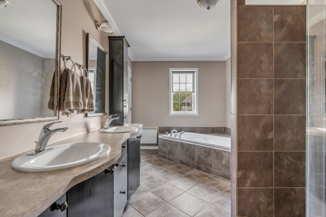 Salle de bains — 452, Rue des Artisans, Saint-Augustin-de-Desmaures, G3A2X8, Saint-Augustin-de-Desmaures