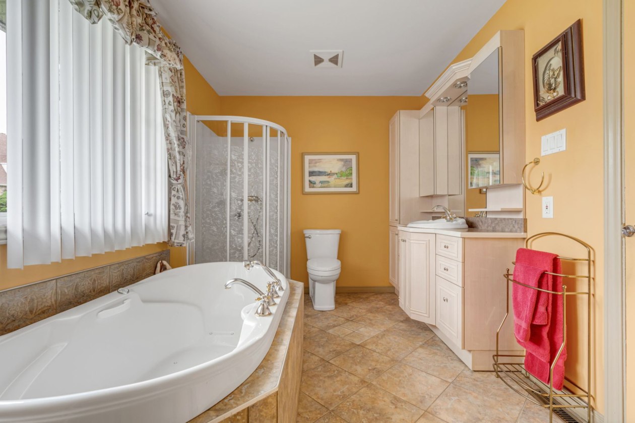 Salle de bains — 1323, Av. Lavigerie, Québec (Sainte-Foy/Sillery/Cap-Rouge), G1W3X4, Québec (Sainte-Foy/Sillery/Cap-Rouge)