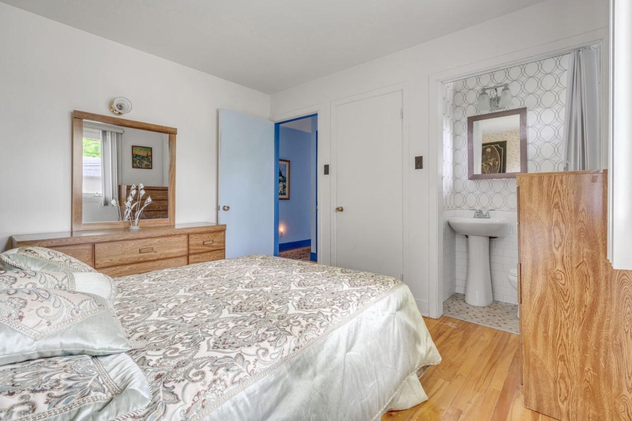 Chambre à coucher — 1323, Av. Lavigerie, Québec (Sainte-Foy/Sillery/Cap-Rouge), G1W3X4, Québec (Sainte-Foy/Sillery/Cap-Rouge)