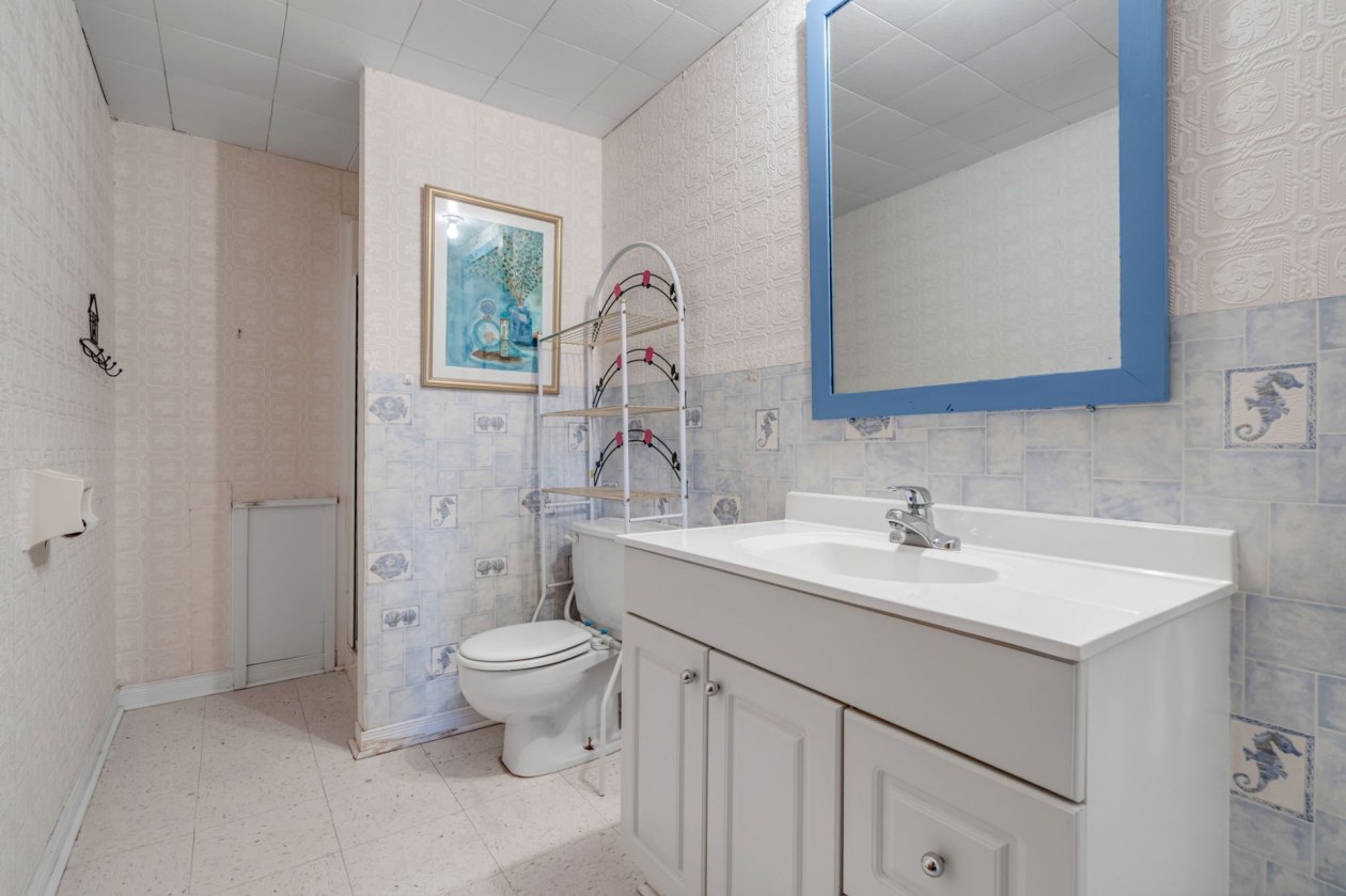 Salle de bains — 1323, Av. Lavigerie, Québec (Sainte-Foy/Sillery/Cap-Rouge), G1W3X4, Québec (Sainte-Foy/Sillery/Cap-Rouge)
