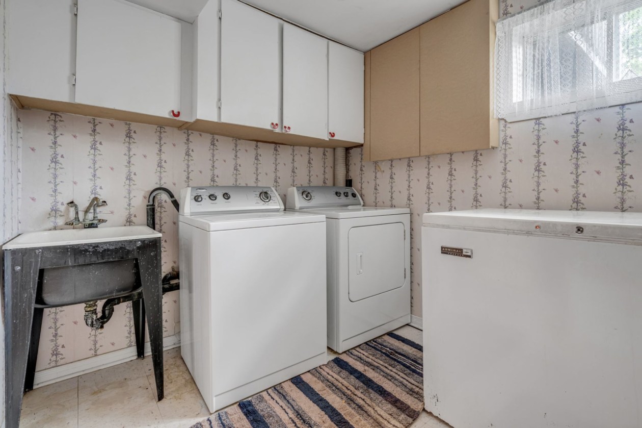 Salle de lavage — 1323, Av. Lavigerie, Québec (Sainte-Foy/Sillery/Cap-Rouge), G1W3X4, Québec (Sainte-Foy/Sillery/Cap-Rouge)