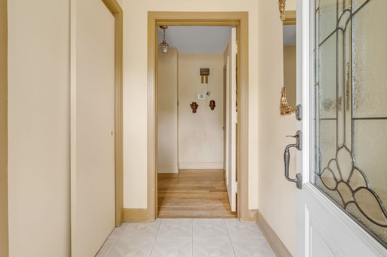 Hall d'entrée — 1323, Av. Lavigerie, Québec (Sainte-Foy/Sillery/Cap-Rouge), G1W3X4, Québec (Sainte-Foy/Sillery/Cap-Rouge)