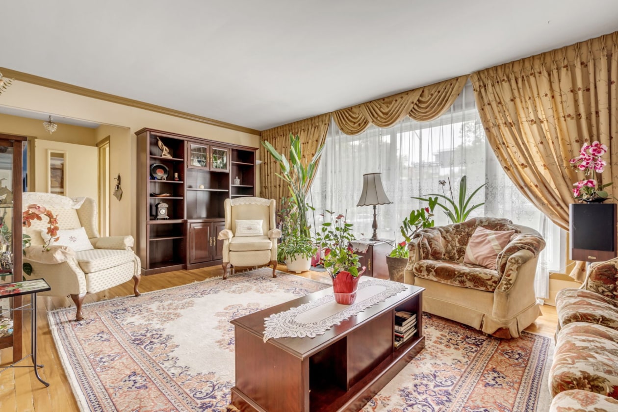 Salon — 1323, Av. Lavigerie, Québec (Sainte-Foy/Sillery/Cap-Rouge), G1W3X4, Québec (Sainte-Foy/Sillery/Cap-Rouge)