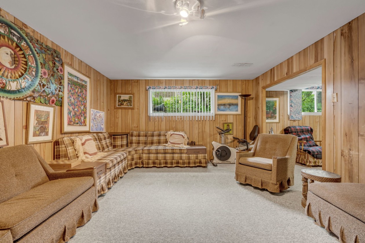 Salle familiale — 1323, Av. Lavigerie, Québec (Sainte-Foy/Sillery/Cap-Rouge), G1W3X4, Québec (Sainte-Foy/Sillery/Cap-Rouge)