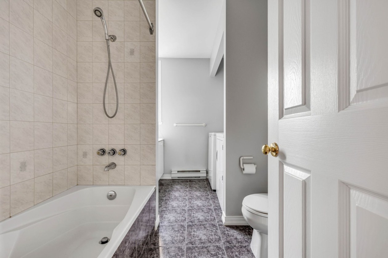 Salle de bains — 460, Boul. René-Lévesque O., 1, Québec (La Cité-Limoilou), G1S1S4, Québec (La Cité-Limoilou)