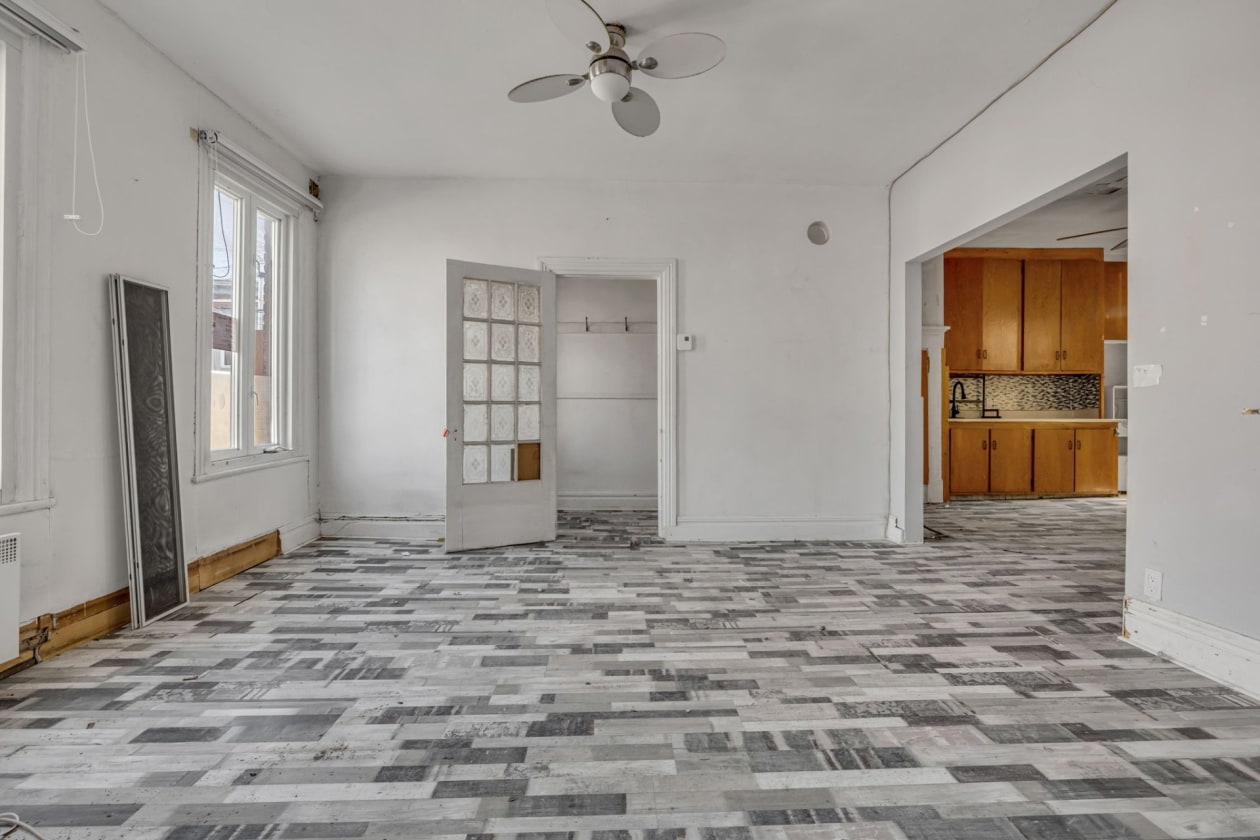 Salon — 169 - 177, Rue du Roi, Québec (La Cité-Limoilou), G1K2V9, Québec (La Cité-Limoilou)
