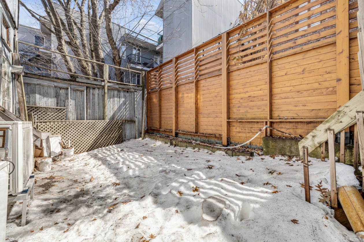 Cour — 169 - 177, Rue du Roi, Québec (La Cité-Limoilou), G1K2V9, Québec (La Cité-Limoilou)