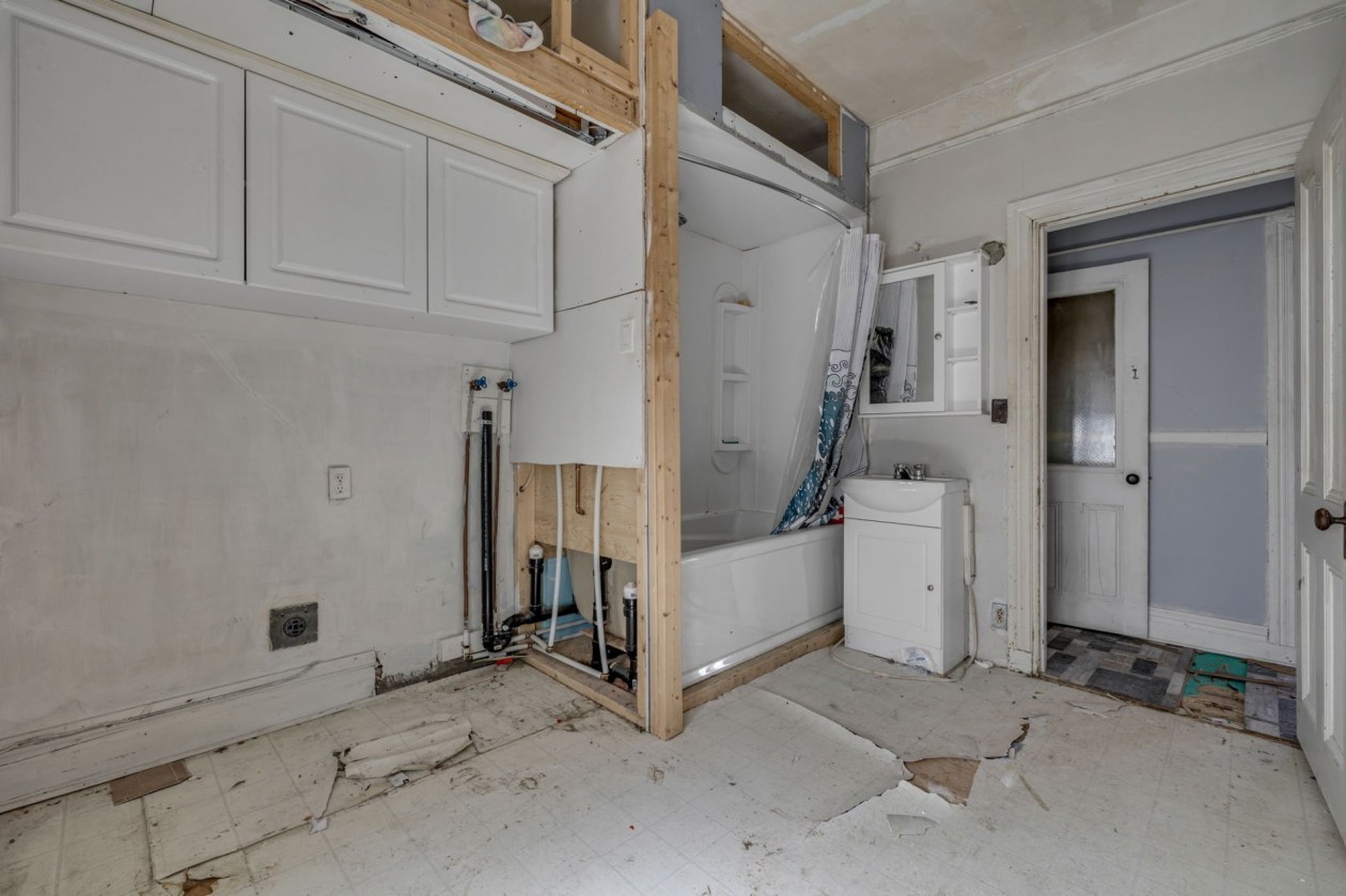 Salle de bains — 169 - 177, Rue du Roi, Québec (La Cité-Limoilou), G1K2V9, Québec (La Cité-Limoilou)