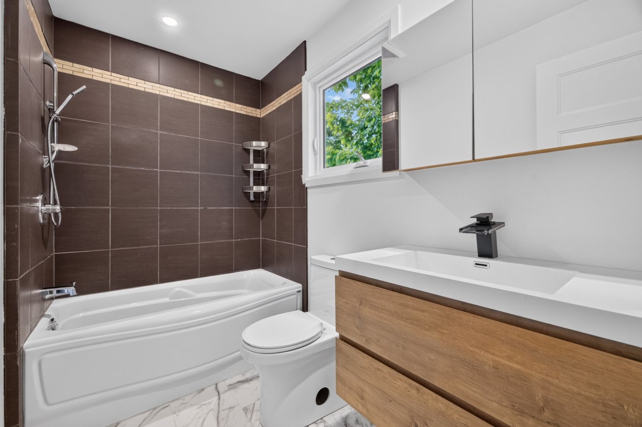 Salle de bains — 31, Rue Victoria-Régis, Rimouski, G0L1B0, Rimouski