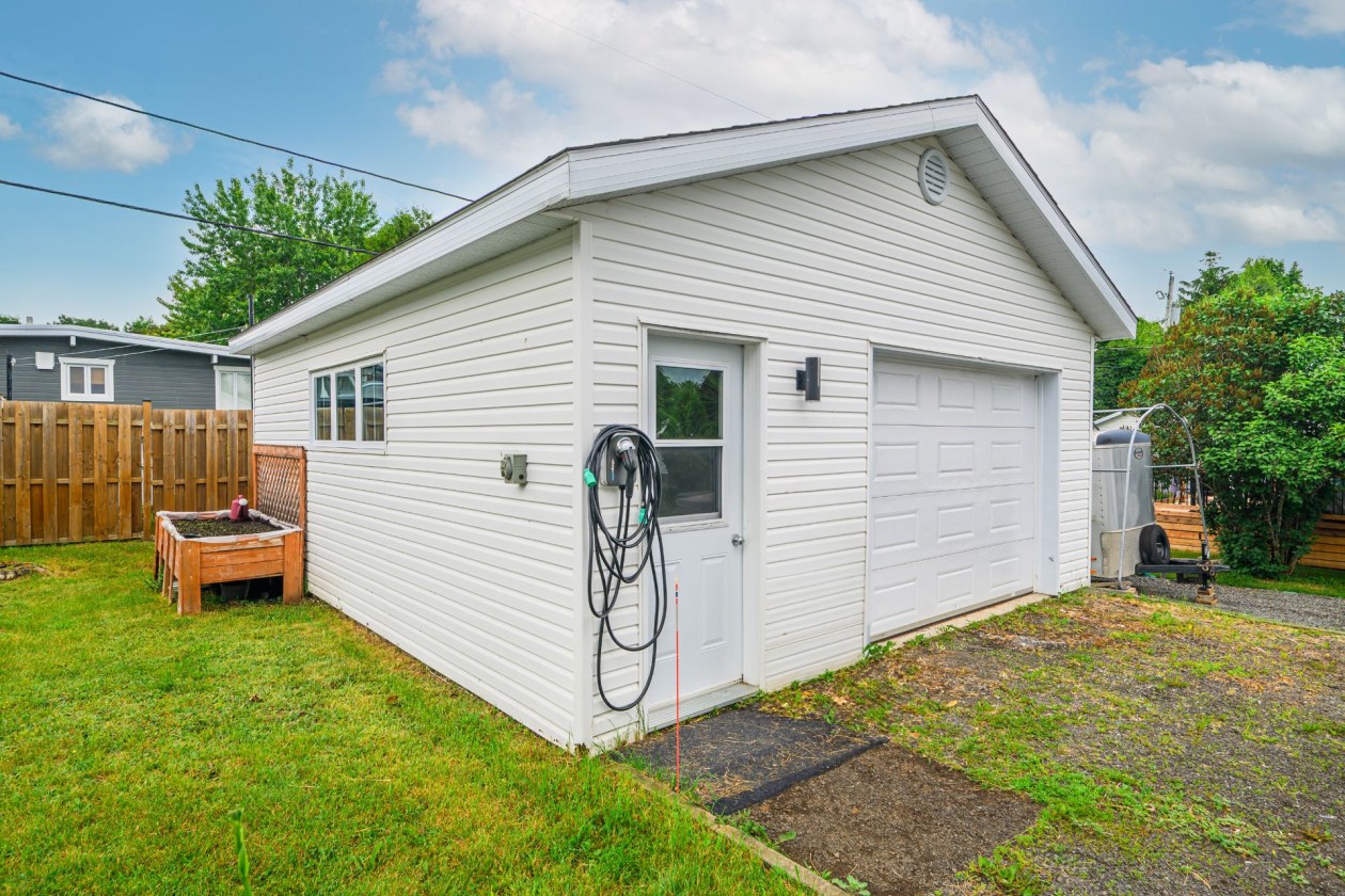 Garage — 31, Rue Victoria-Régis, Rimouski, G0L1B0, Rimouski