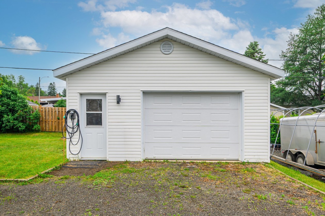 Garage — 31, Rue Victoria-Régis, Rimouski, G0L1B0, Rimouski
