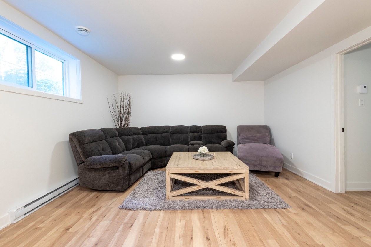 Salle familiale — 30, Rue Dupont O., Châteauguay, J6J1G2, Châteauguay