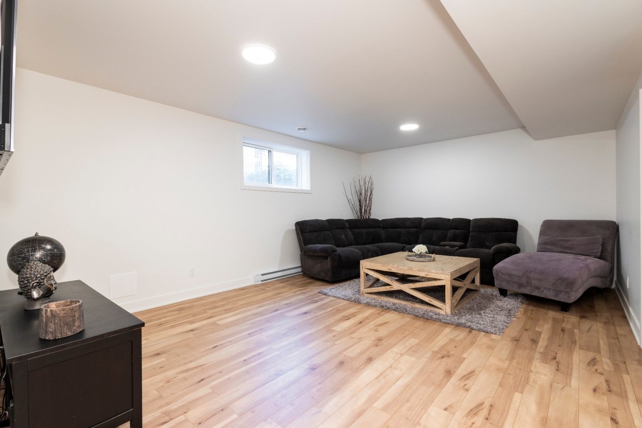 Salle familiale — 30, Rue Dupont O., Châteauguay, J6J1G2, Châteauguay