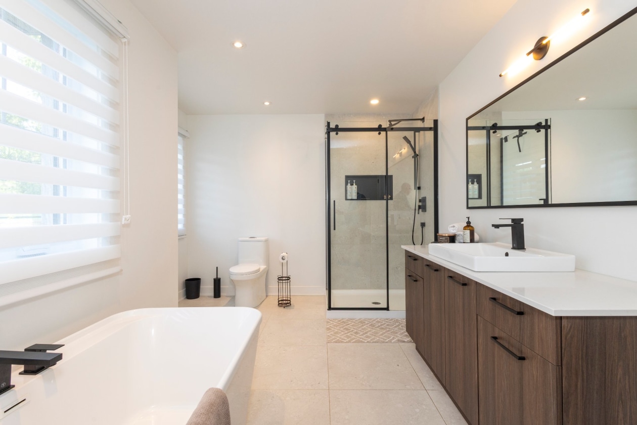 Salle de bains — 30, Rue Dupont O., Châteauguay, J6J1G2, Châteauguay