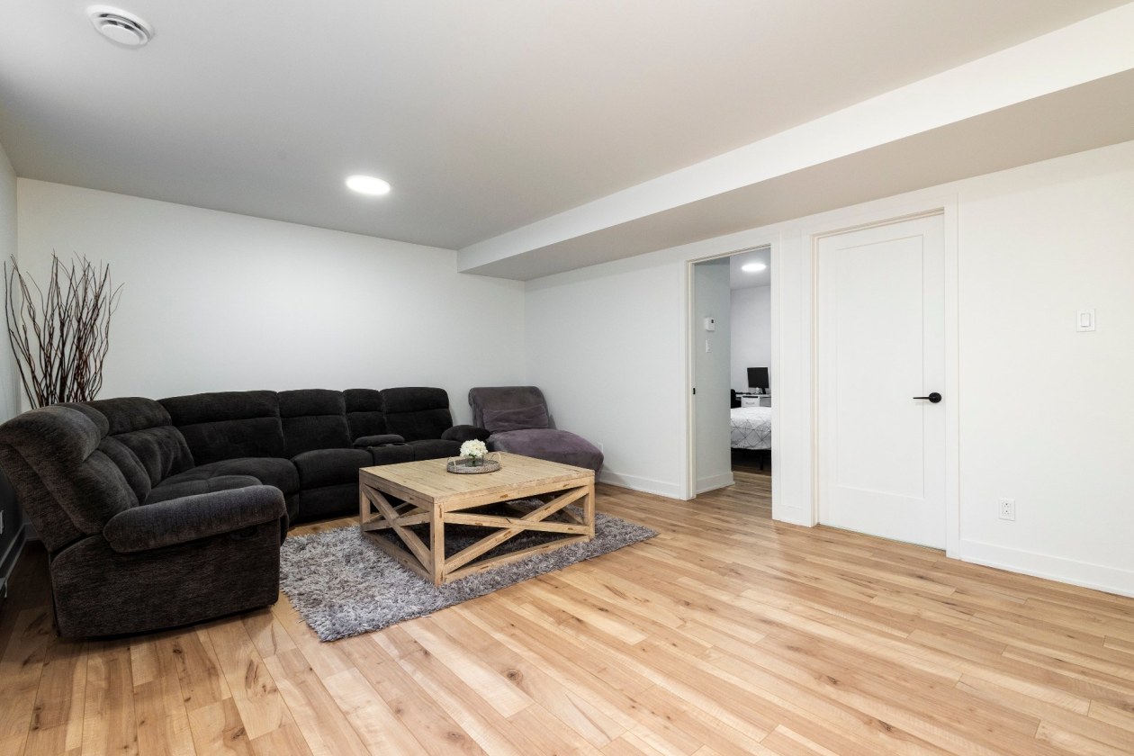 Salle familiale — 30, Rue Dupont O., Châteauguay, J6J1G2, Châteauguay
