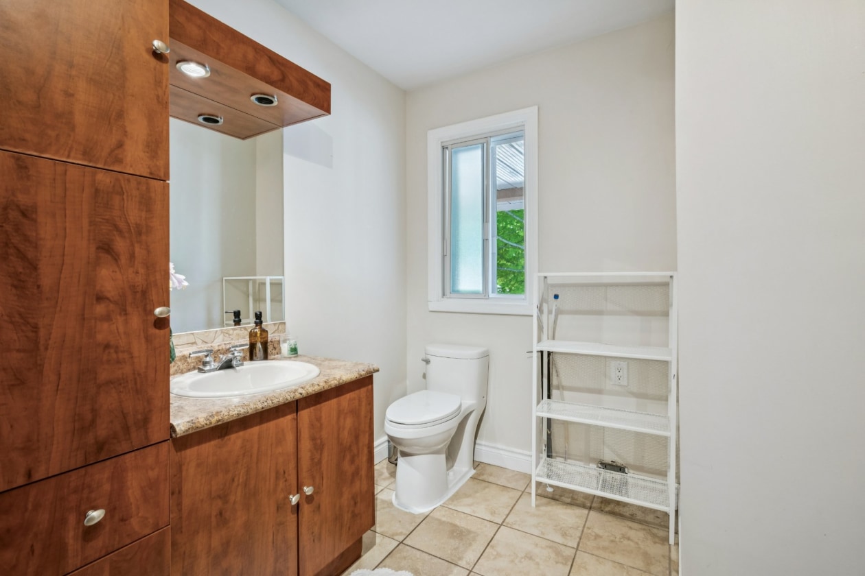 Salle de bains — 375, Rue St-Laurent, Saint-Jean-sur-Richelieu, J3B1H1, Saint-Jean-sur-Richelieu