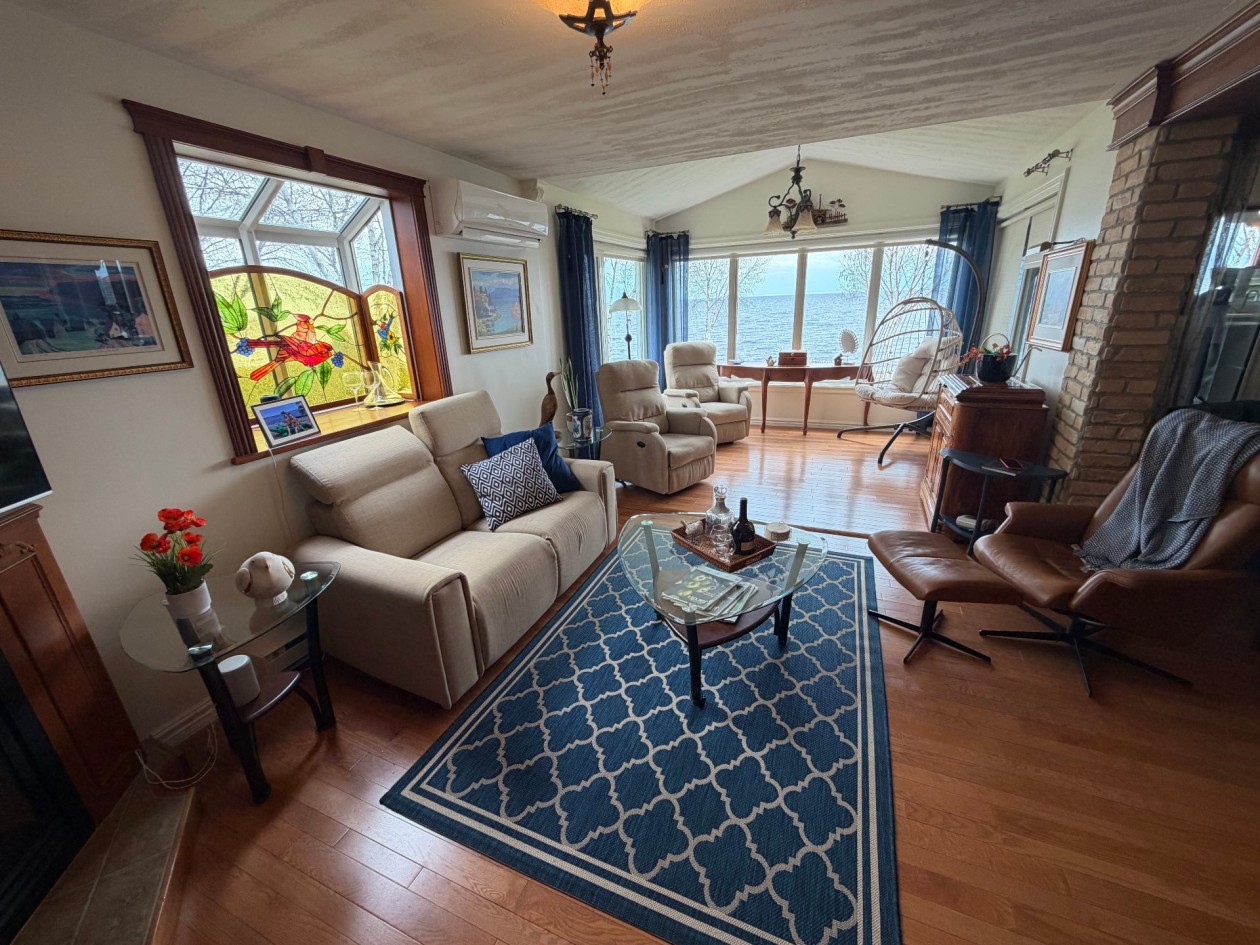 Salon — 344, Rue Racine-sur-le-Lac, Dolbeau-Mistassini, G8L5V2, Dolbeau-Mistassini