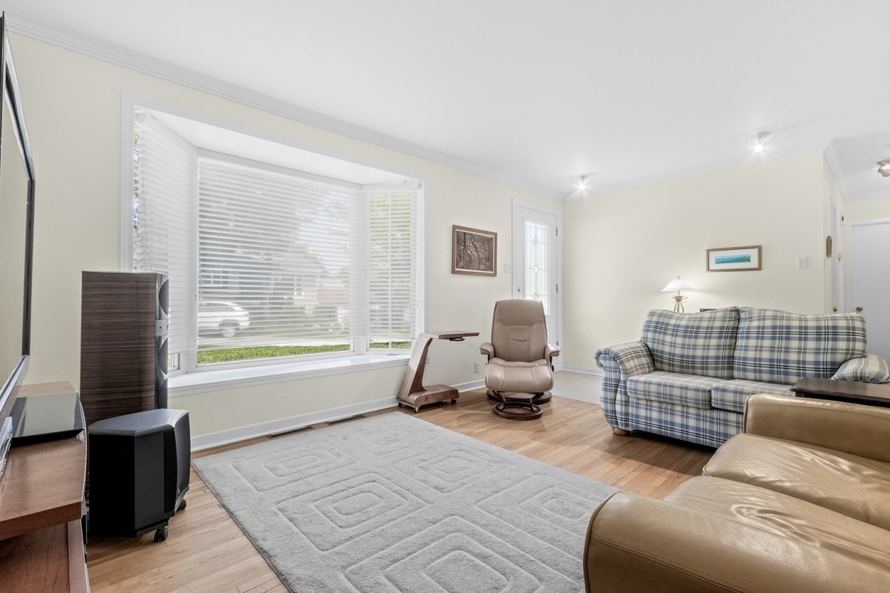 Salon — 4307, Rue Boisbrillant, Québec (Sainte-Foy/Sillery/Cap-Rouge), G1Y2M6, Québec (Sainte-Foy/Sillery/Cap-Rouge)