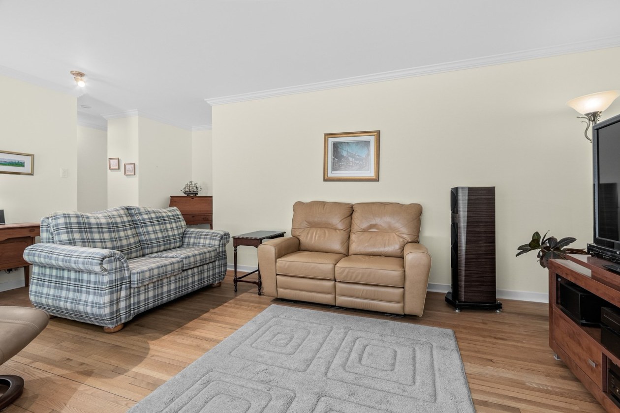 Salon — 4307, Rue Boisbrillant, Québec (Sainte-Foy/Sillery/Cap-Rouge), G1Y2M6, Québec (Sainte-Foy/Sillery/Cap-Rouge)