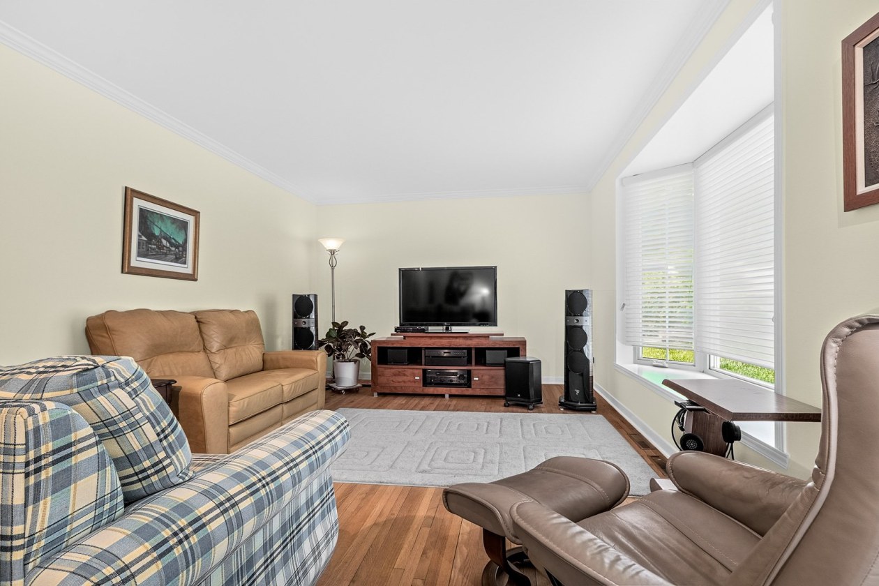 Salon — 4307, Rue Boisbrillant, Québec (Sainte-Foy/Sillery/Cap-Rouge), G1Y2M6, Québec (Sainte-Foy/Sillery/Cap-Rouge)